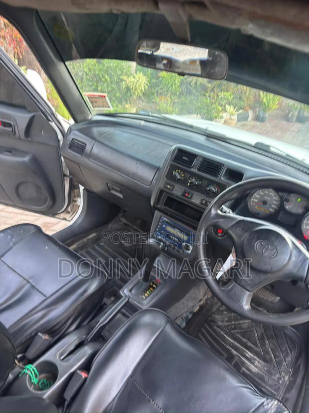 Toyota RAV4 1999 White