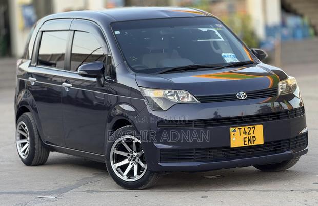 Toyota Spade 1.5 2012 Purple