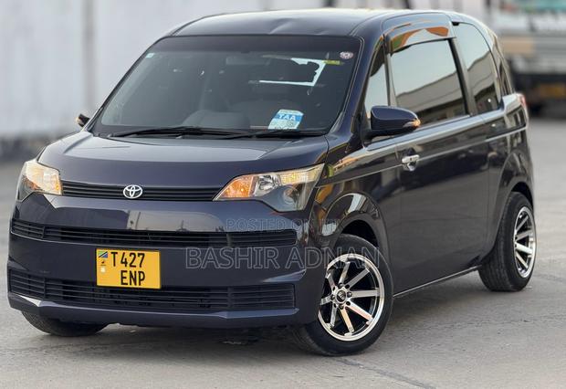 Toyota Spade 1.5 2012 Purple