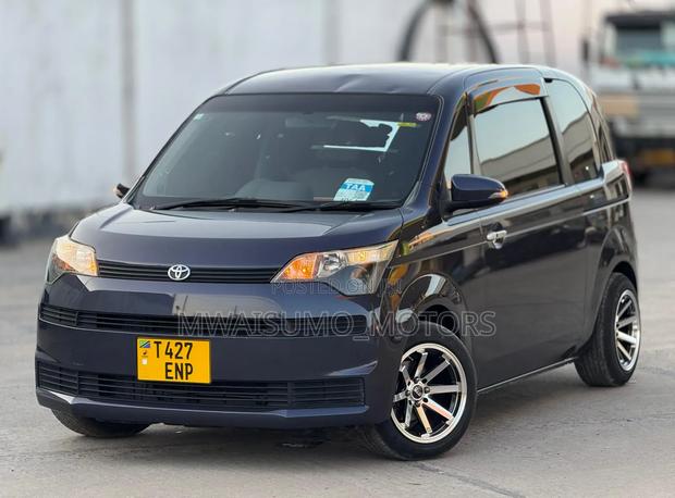 Toyota Spade 2012 Black
