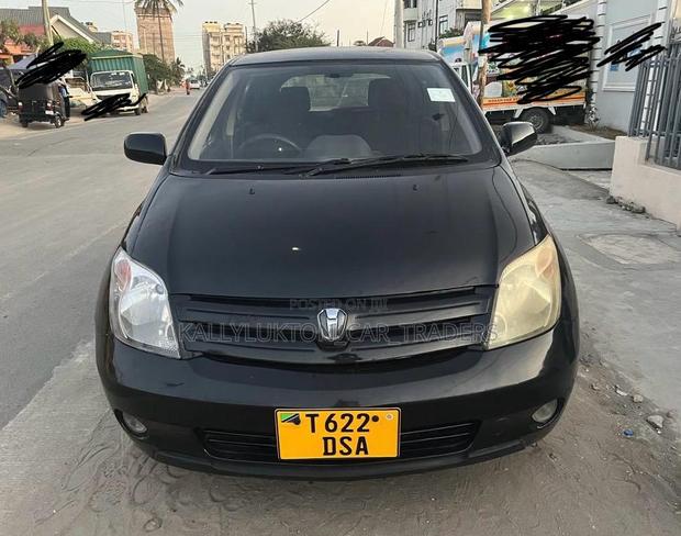 Toyota IST 2004 Black