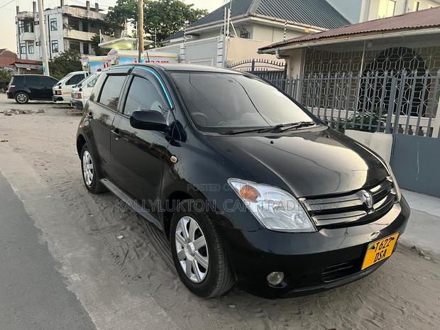 Toyota IST 2004 Black