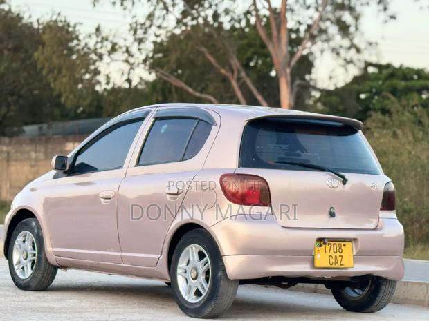 Toyota Vitz 2002 Pink