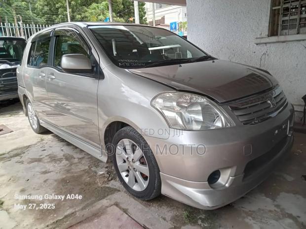 Toyota Raum 1.5 AWD 2007 Gold