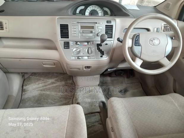 Toyota Raum 1.5 AWD 2007 Gold