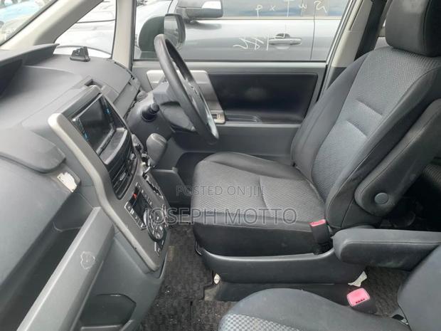 Toyota Noah 2.0 143hp AWD (8 Seater) 2008 Silver