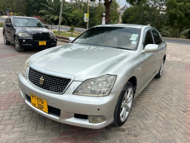 Toyota Crown Royale 2005 Silver
