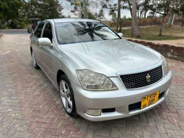 Toyota Crown Royale 2005 Silver