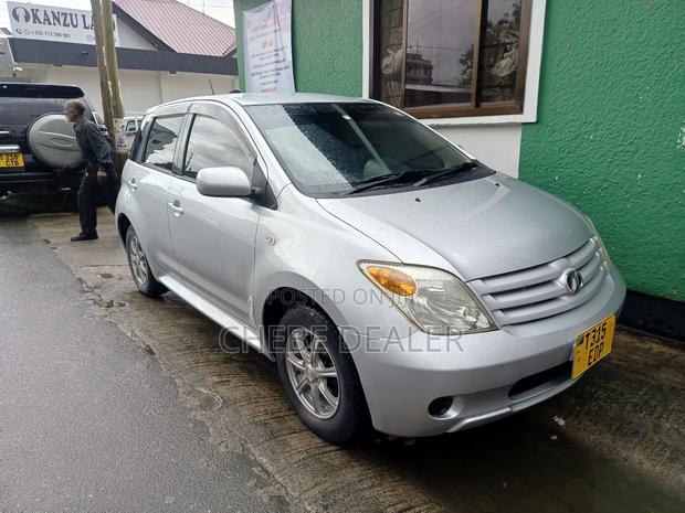 Toyota IST 2006 Silver