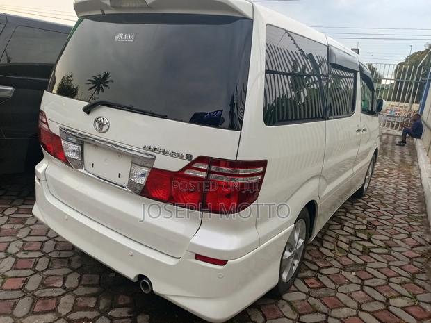 Toyota Alphard 2.4 Petrol AWD 2004 White