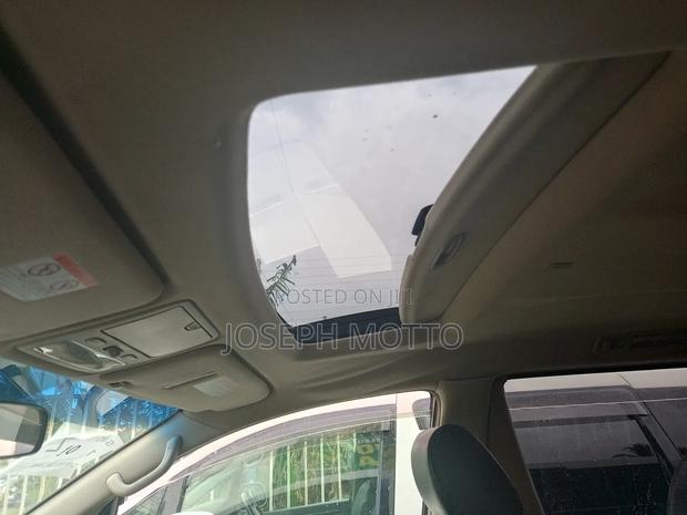 Toyota Alphard 2.4 Petrol AWD 2005 White