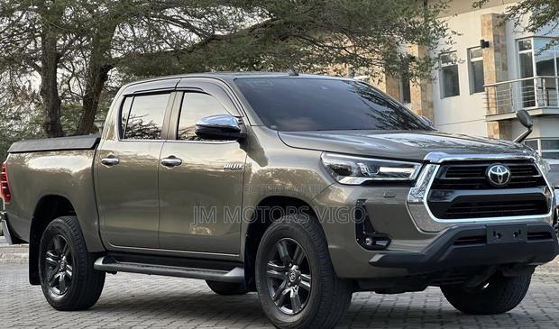 Toyota Hilux 2022 Gray