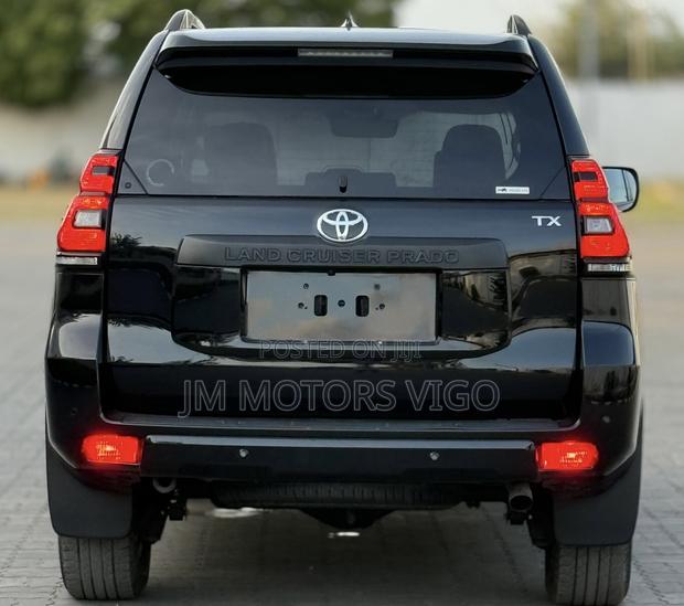 Toyota Land Cruiser Prado 2022 Black