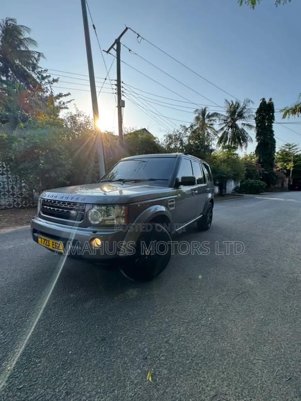 Land Rover Discovery 2010 Gray
