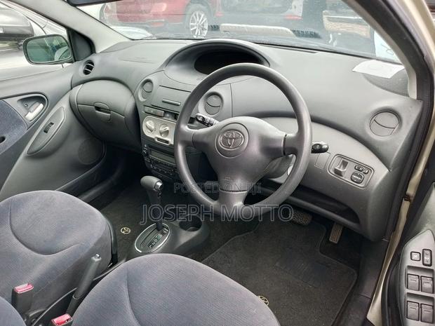 Toyota Vitz 1.3 AWD 3dr 2004 Gold