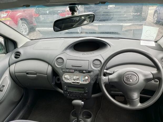 Toyota Vitz 1.3 AWD 3dr 2004 Gold