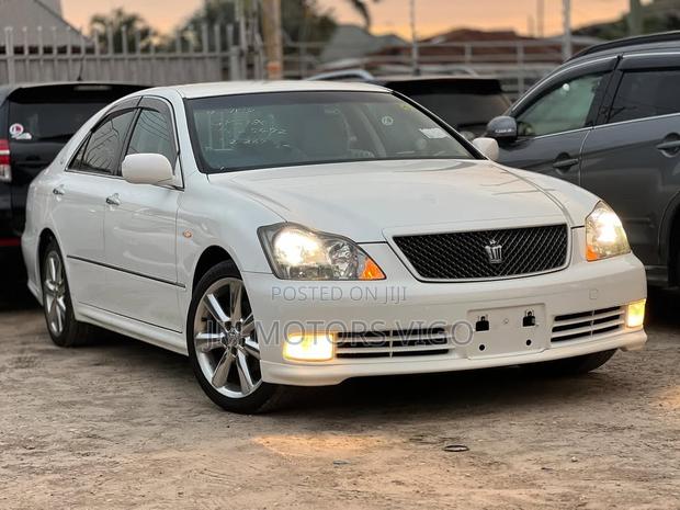 Toyota Crown 2005 Pearl
