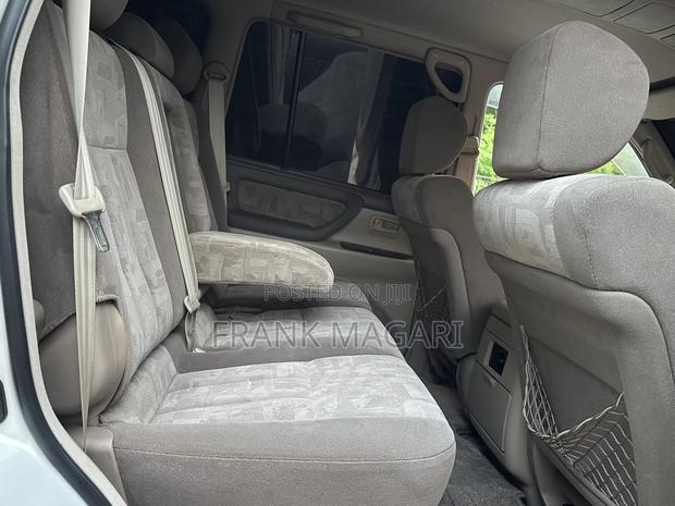 Toyota Land Cruiser 2000 White