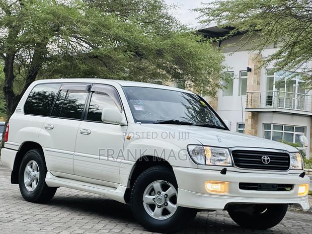 Toyota Land Cruiser 2000 White
