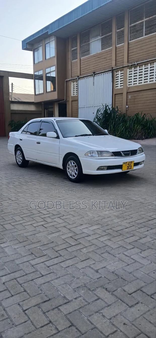 Toyota Carina 1.5 FWD Sedan 2001 White
