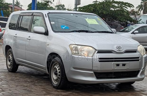 Toyota Succeed SV Premium 2014 Silver