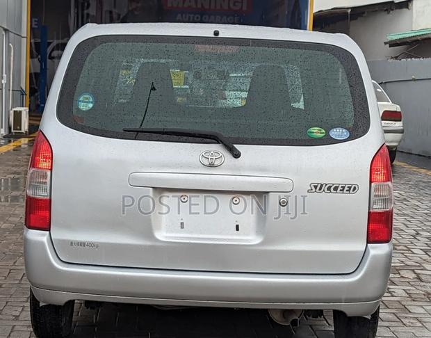 Toyota Succeed SV Premium 2014 Silver
