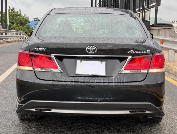 Toyota Crown 2014 Black