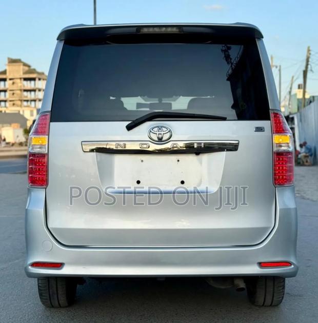 Toyota Noah 2008 Silver
