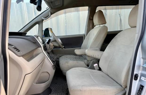 Toyota Noah 2008 Silver