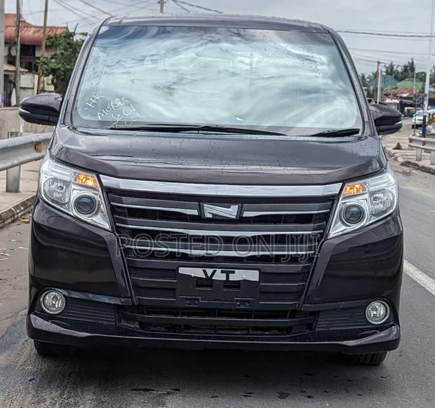 Toyota Noah 2016 Gray