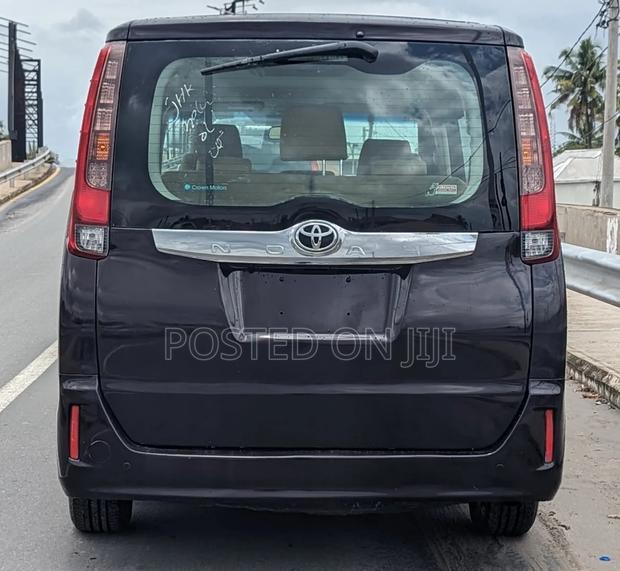 Toyota Noah 2016 Gray