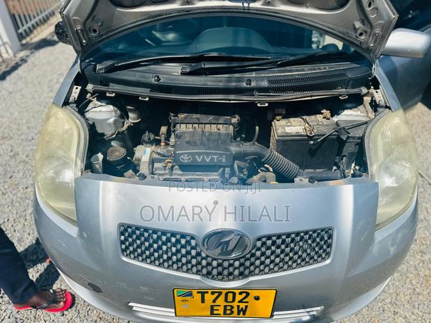 Toyota Vitz 2005 Silver