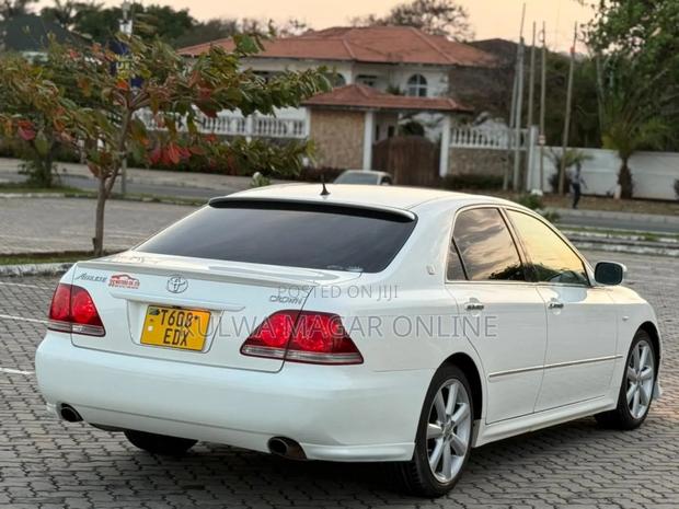 Toyota Crown Royale 2005 White