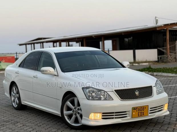 Toyota Crown Royale 2005 White