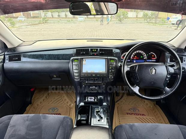 Toyota Crown Royale 2005 White