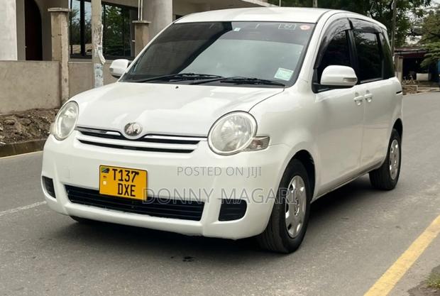 Toyota Sienta 2007 White