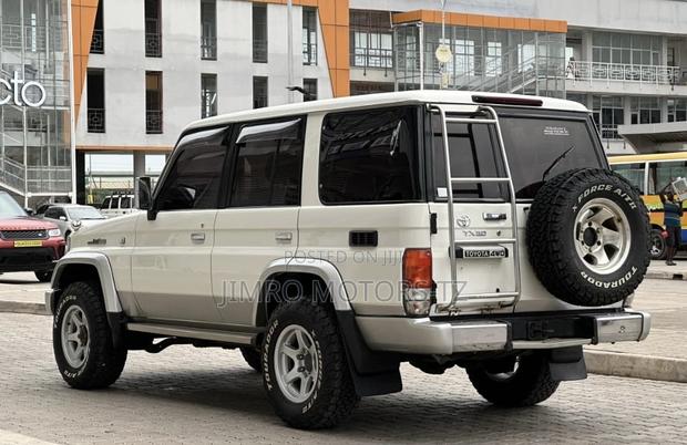 Toyota Land Cruiser Prado 2001 White