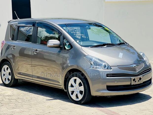 Toyota Ractis 1.5 FWD 2008 Gray