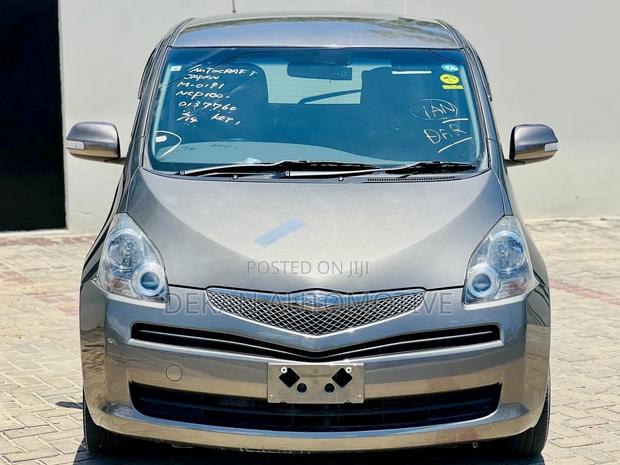 Toyota Ractis 1.5 FWD 2008 Gray