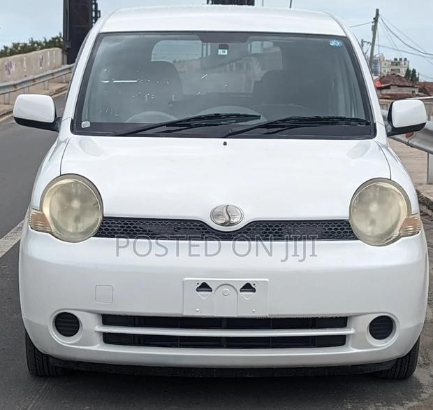 Toyota Sienta 2005 White
