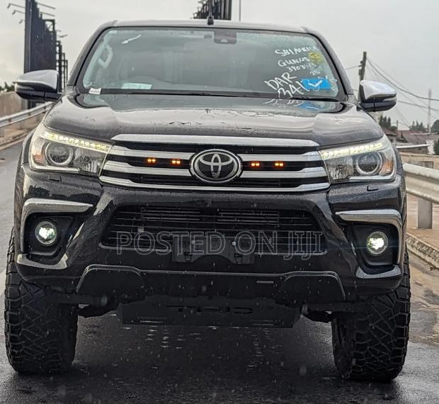 Toyota Hilux 2018 Black