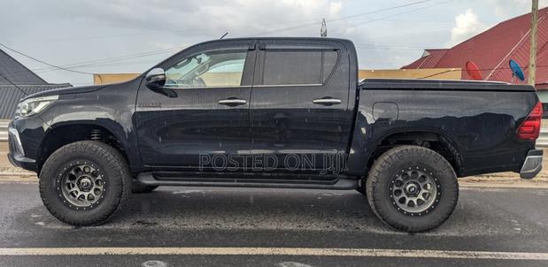 Toyota Hilux 2018 Black