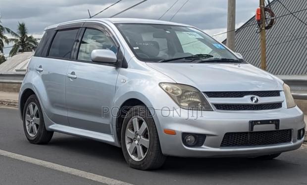 Toyota IST 2005 Silver