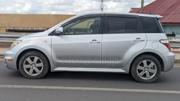 Toyota IST 2005 Silver