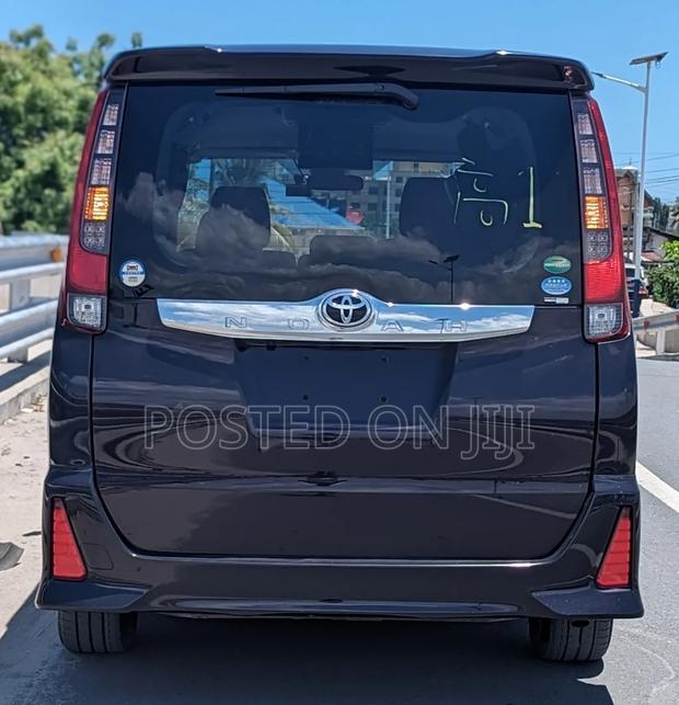 Toyota Noah 2016 Purple