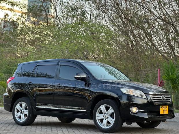 Toyota Vanguard 2011 Black