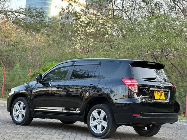 Toyota Vanguard 2011 Black