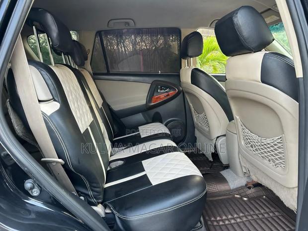 Toyota Vanguard 2011 Black