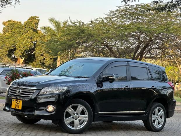 Toyota Vanguard 2011 Black