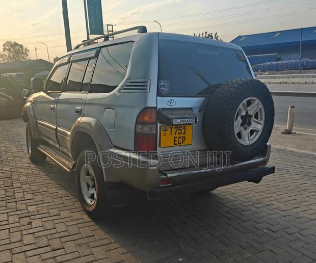 Toyota Land Cruiser 90 1997 Gray